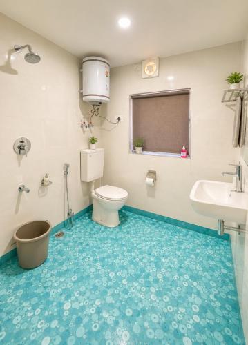 a bathroom with a toilet and a sink at Al Jalal Resort in Srinagar