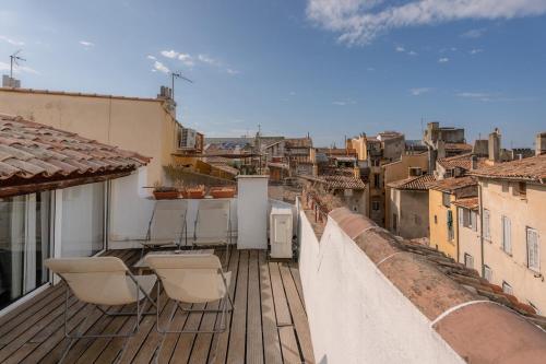 Central duplex with terrace