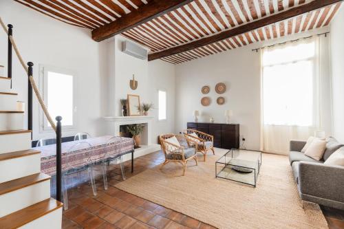 Central duplex with terrace