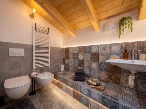 a bathroom with a toilet and a sink at Freeabile 51 - Cevedale - stanza in centro in Sondrio