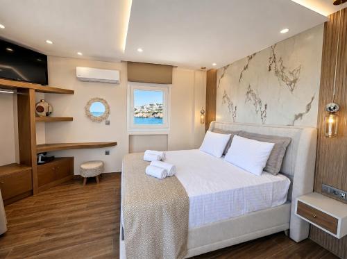 a bedroom with a bed with towels on it at Vista Maris Suites in Amoopi