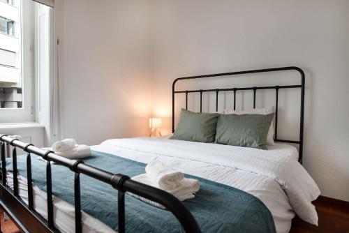 City Apt with Free Parking & AC Tram to Center
