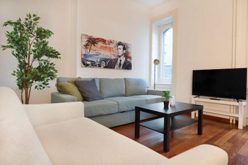 City Apt with Free Parking & AC Tram to Center