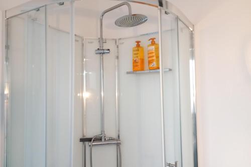 Lovely T2 apartment overlooking Square Montholon