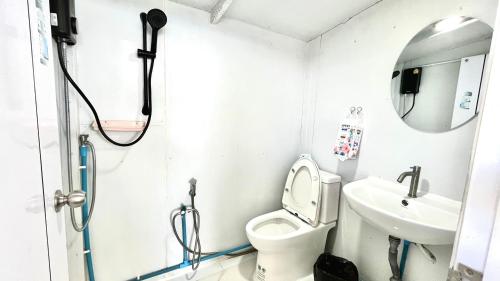 a bathroom with a shower and a toilet and a sink at seafog homestay doichang in Ban Huai Khai