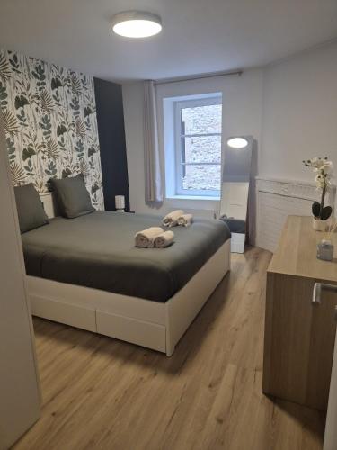 a bedroom with a bed with two stuffed animals on it at Appartement cocooning Sierck-les-Bains in Sierck-les-Bains