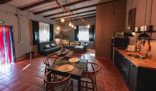 a kitchen and living room with a table and chairs at Bodega Andrés Iniesta con visita y cata in Fuentealbilla