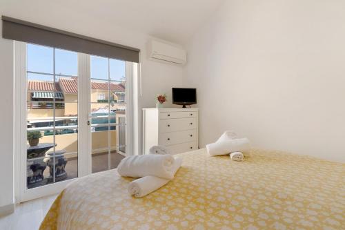 a bedroom with a bed with two towels on it at Bungalow Sonemar Paradise in Maspalomas