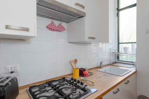 Stylish flat on the Navigli for 6