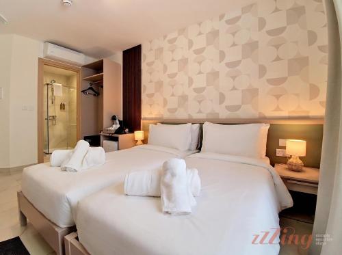two beds in a hotel room with towels on them at Lepanto Guesthouse in Misraħ Il-Barrieri