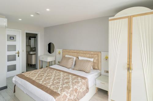 a white bedroom with a bed and a closet at Şiva Pera Hotel & Spa in Istanbul