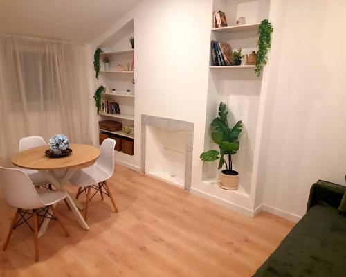An apartment in the very center of the city for 8 guests Nearby are a tram stop and train station