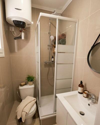 An apartment in the very center of the city for 8 guests Nearby are a tram stop and train station