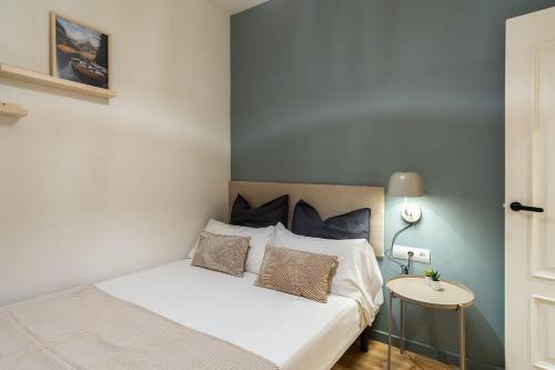 Modern stylish 3 bedroom Arco de Triunfo