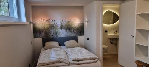 a small room with a bed in a bathroom at Strandvilla Zeegloed in Sint-Idesbald