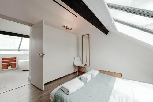 The Old Coach House, Luxury Harbourside Apartment photo 25