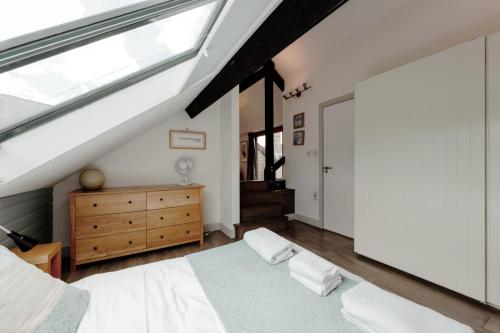 The Old Coach House, Luxury Harbourside Apartment photo 26