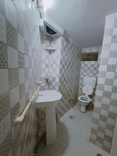 a bathroom with a sink and a toilet at Homestay Urmil Basant in Jaipur