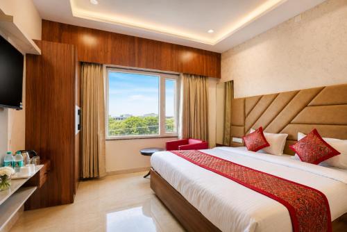 a hotel room with a bed and a window at hotel pride & restaurant in Dabok