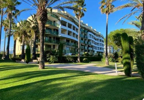 Rare à Cannes Apt 2 ch jardin privé face à la mer