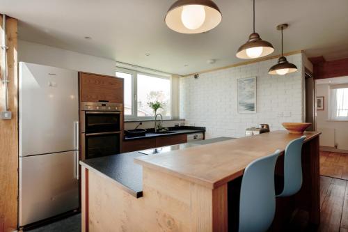 The Old Coach House, Luxury Harbourside Apartment photo 10