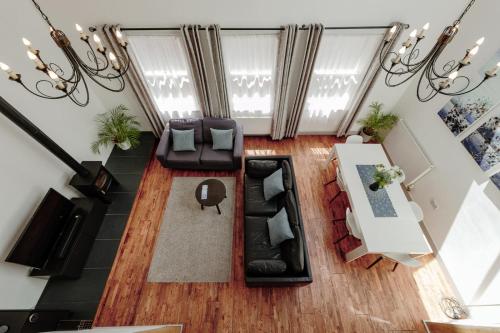 The Old Coach House, Luxury Harbourside Apartment photo 4