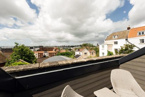 The Old Coach House, Luxury Harbourside Apartment photo 36