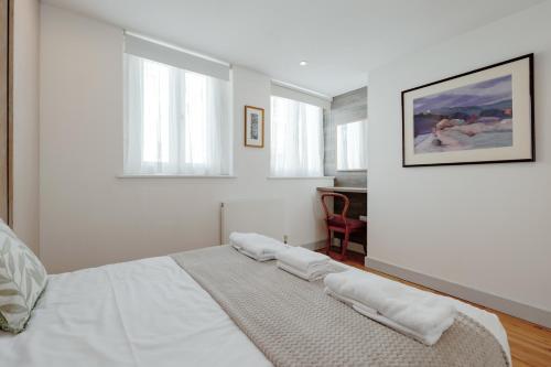 The Old Coach House, Luxury Harbourside Apartment photo 18