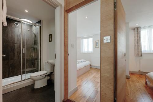 The Old Coach House, Luxury Harbourside Apartment photo 20