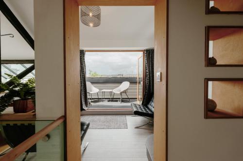 The Old Coach House, Luxury Harbourside Apartment photo 32