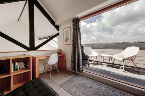 The Old Coach House, Luxury Harbourside Apartment photo 34