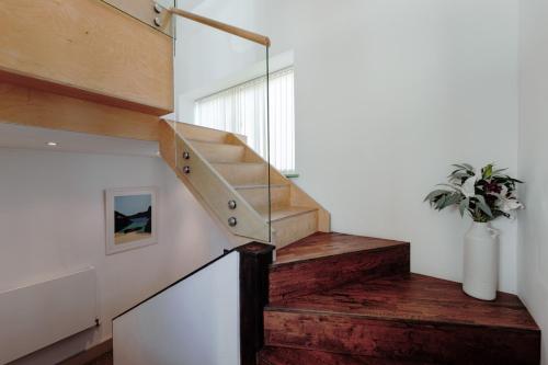 The Old Coach House, Luxury Harbourside Apartment photo 23