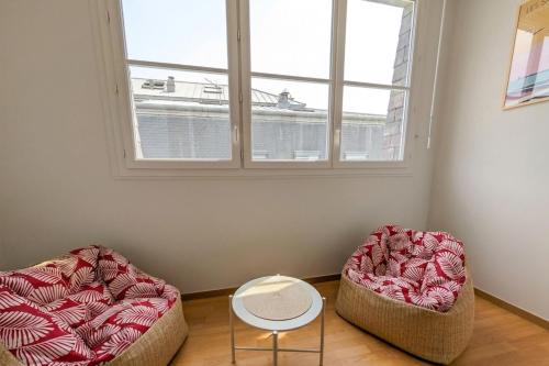 Centrally located apartment 50m from the beach