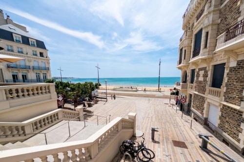 Centrally located apartment 50m from the beach
