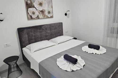 Seaview 8 Bed Villa Sleeps 16 - Pool & Hot tub