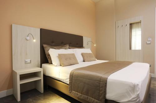a bedroom with a large bed with white sheets and pillows at DEDA & FOVE in Naples