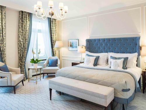 Fairmont Hotel Vier Jahreszeiten — Bedroom