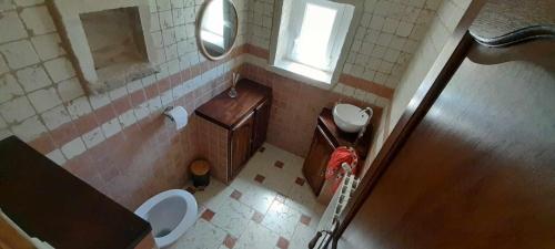 a bathroom with a toilet and a sink at L'Oustau de Maître Potager in Valréas