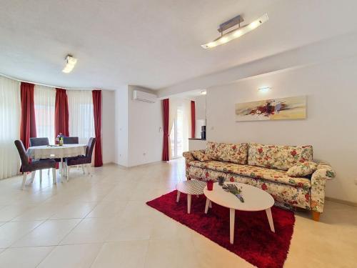 Apartment Villa Nikaroni-2 by Interhome