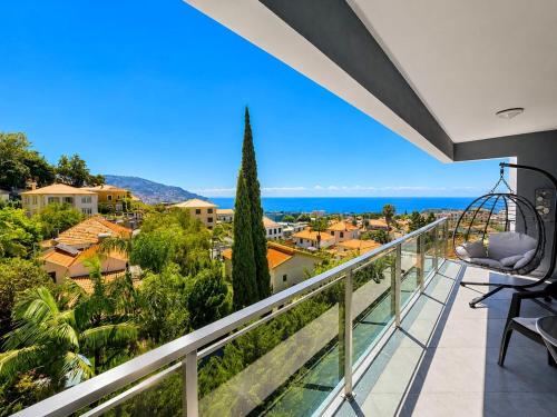 Grand Bright Apartment with Ocean Views