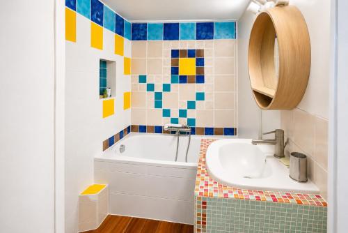 Joli studio, rue calme, prêt de Notre Dame de Paris