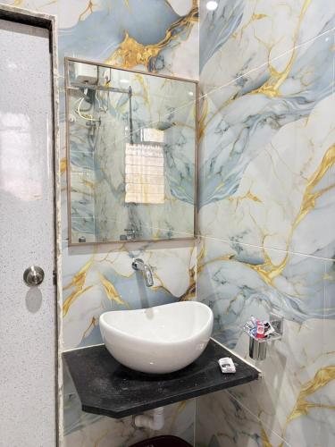 a bathroom with a white sink on a counter at Hotel Food Avenue in Jāmb