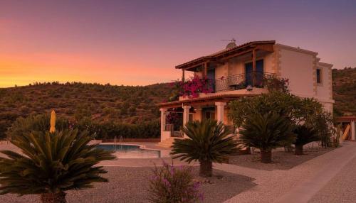 Elegant 3 Bd Villa with Private Pool in Kalathos