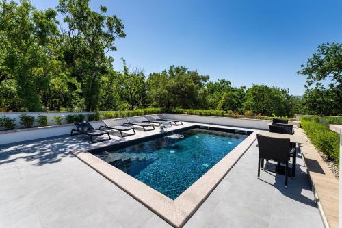 My Dalmatia - Apartment Senti with shared pool