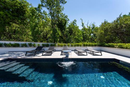 My Dalmatia - Apartment Senti with shared pool