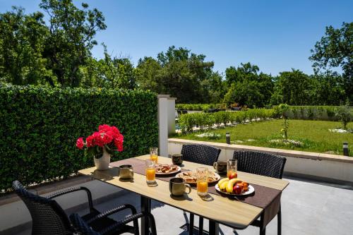 My Dalmatia - Apartment Senti with shared pool