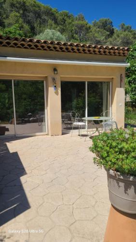 Foto La Laghetanne, idéalement située entre Nice et Monaco Maison Indépendante Voiture indispensable 1