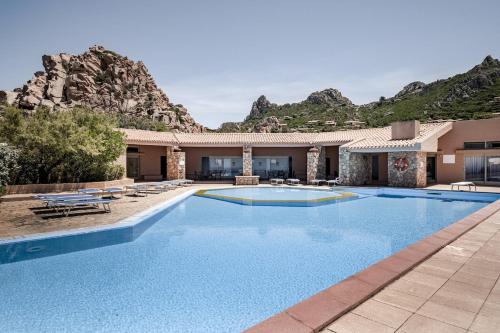 Bright little villa with a sea view