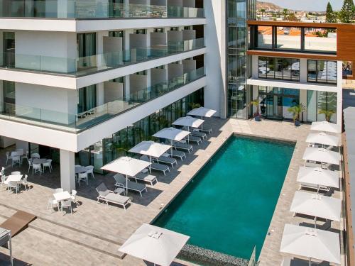 Mercure Larnaca Beach Resort — Pool view