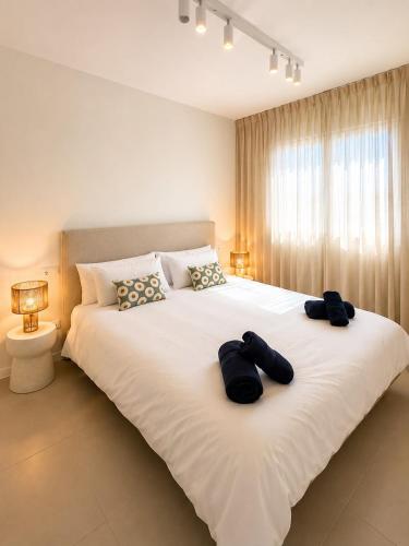 Celere Sea View Pool Gym Parking